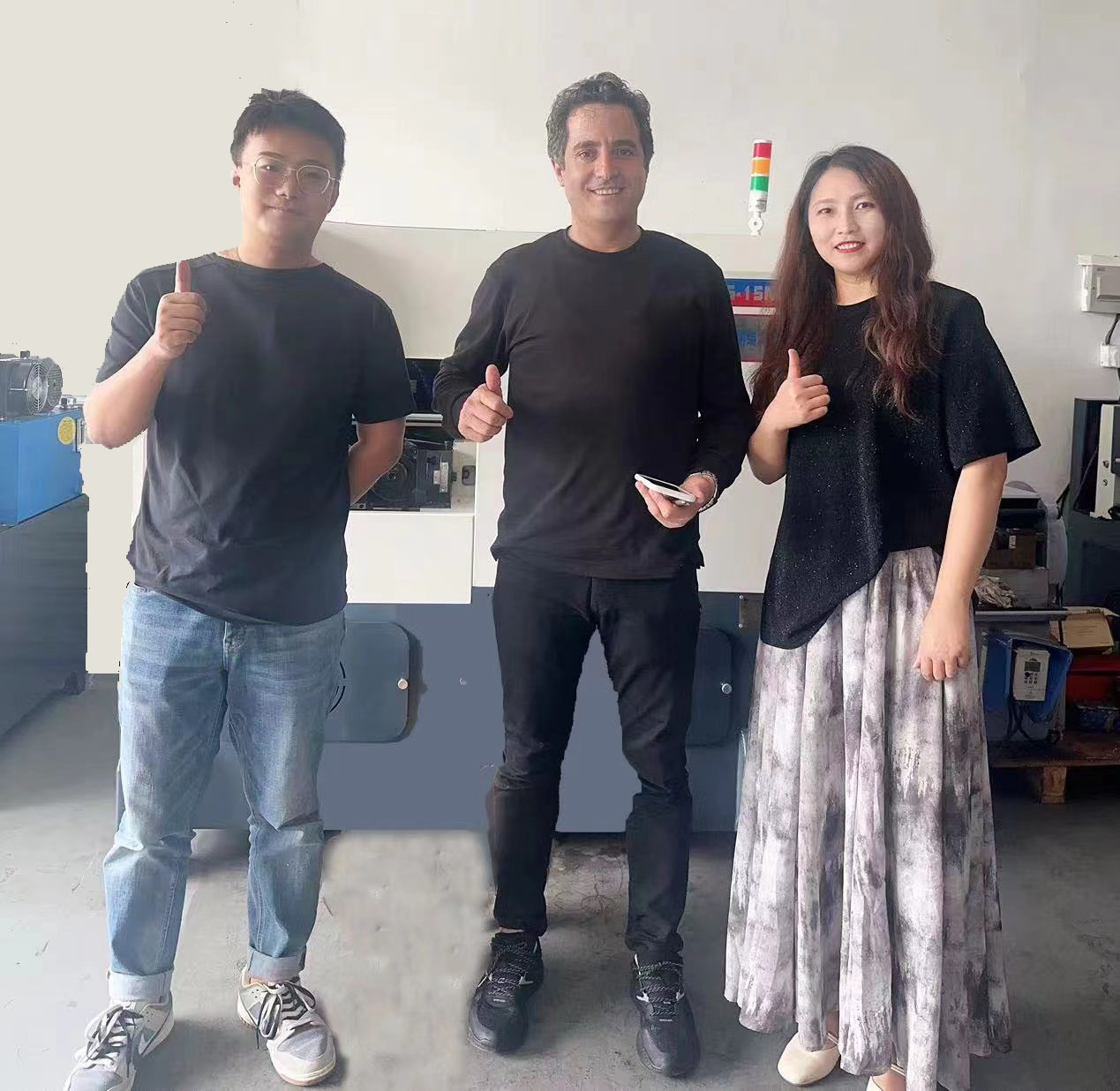 Pelanggan Welcom Iran ngunjungi pabrik mesin gulung